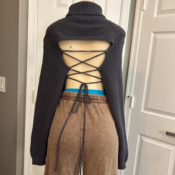 Bella + Moe Open Back Lace-Up Cropped Knit Turtleneck Sweater Size S - Picture 2 of 4